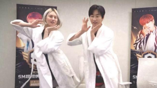 Super Junior金希澈和银赫被迫直呼老板李秀满大名时，一度「瑟瑟发抖」