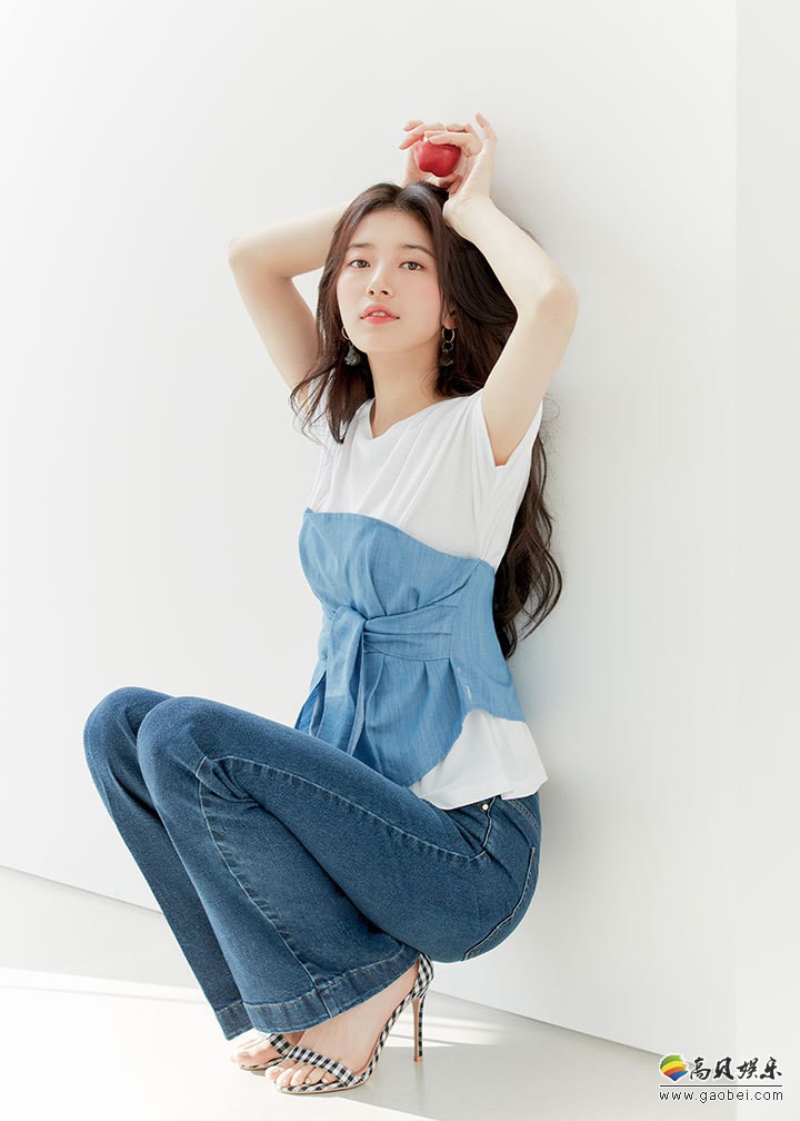 裴秀智写真照曝光,变换多套造型,蛮腰翘臀大长腿,笑容甜美似邻家女孩