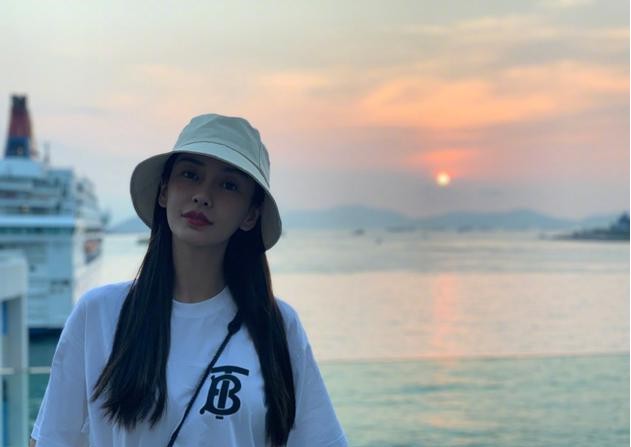 张大大晒出他拍摄angelababy照片为她庆生“模特完全素颜完全无滤镜”