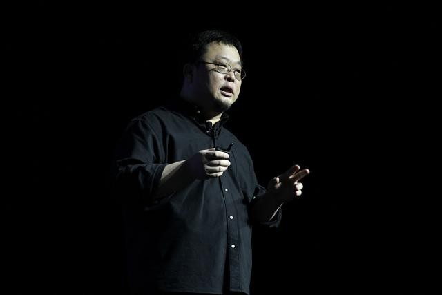 锤子科技CEO罗永浩微博发“广告”包含vvild小野春季新款卫衣、腾讯课堂