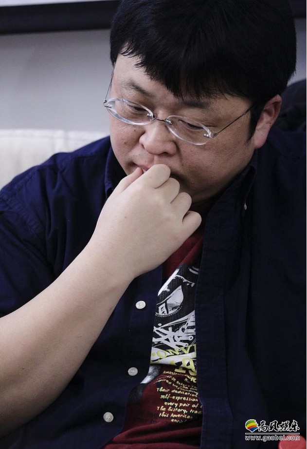 罗永浩将进军直播界，近日成为网友们热议话题。京东手机通讯在微博喊话