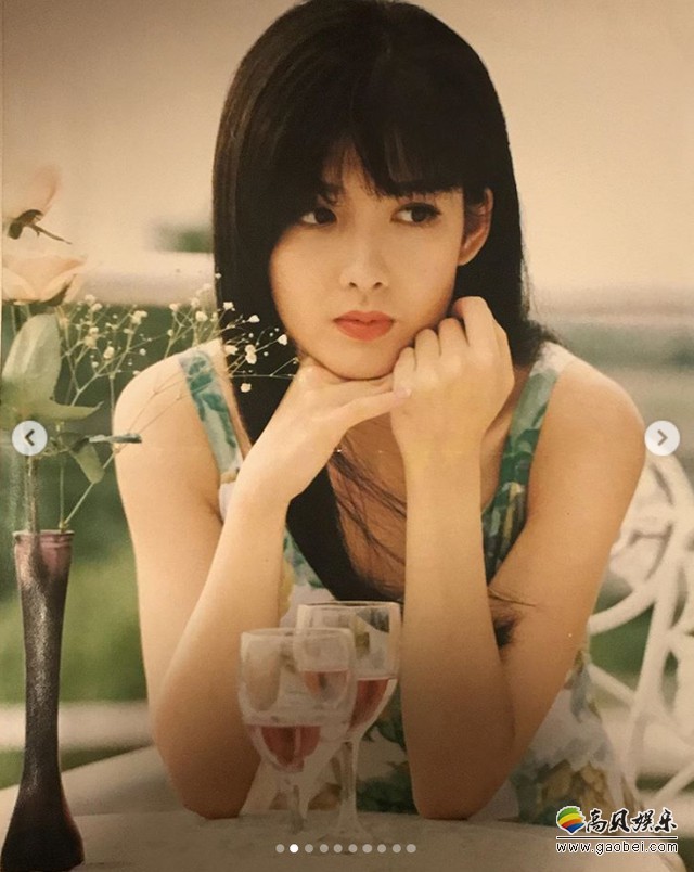 “玉女掌门人”周慧敏晒出自己90年代旧照，气质清丽，清纯气息扑面而来