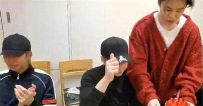防弹少年团JIN在SUGA生日遵守请客约定！防弹少年团成员们为SUAG庆生