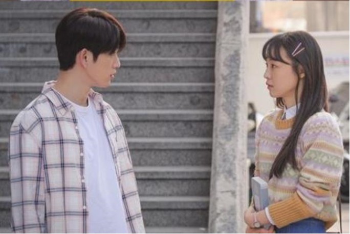 韩国人气歌手演员朴珍荣和全素妮主演的tvN电视剧《花样年华》公开剧照