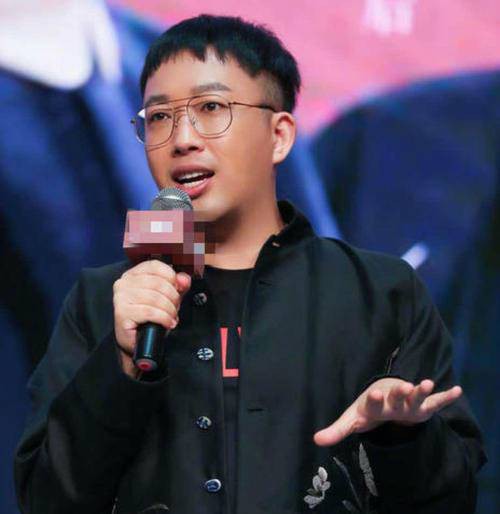 于正微博发文称：一个在横店拍戏的女演员在自己的房间里被人偷拍换衣服