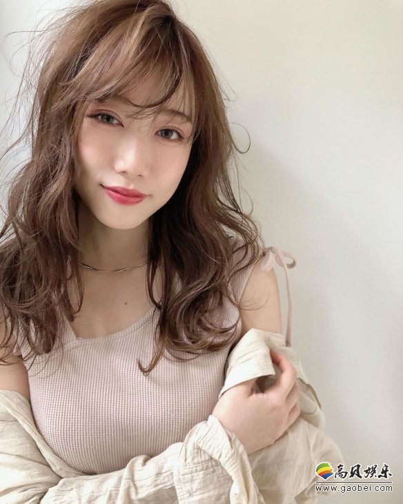 日本埼玉县小凑优香：优雅气质＋白嫩软实力，一笑倾城超级美颜相当诱惑