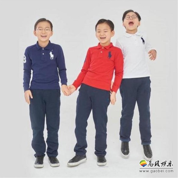宋一国晒照为宋家三胞胎大韩、民国、万岁庆生！三胞胎长高了变成大男孩