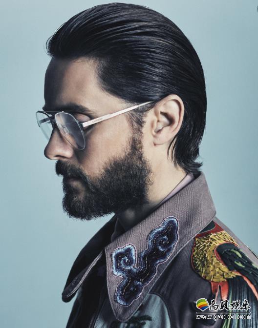 《自杀小队》饰演小丑的杰瑞德莱托近日在沙漠“闭关”才出关的他被震惊