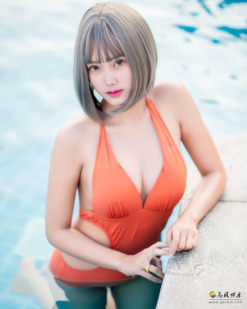 泰国丰满好胸精致美颜小姐姐！精灵灰短发萌妹＋丰满事业线，穿着很清凉