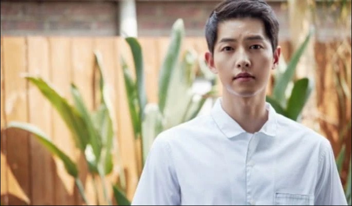 粉丝机场见到宋仲基与《波哥大》剧组人员，宋仲基戴上口罩做足防疫措施