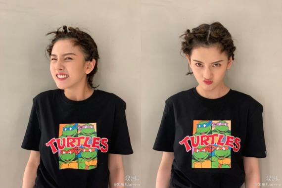 宋祖儿微博分享一组表情包！照片中宋祖儿对镜头做表情包，超级古灵精怪