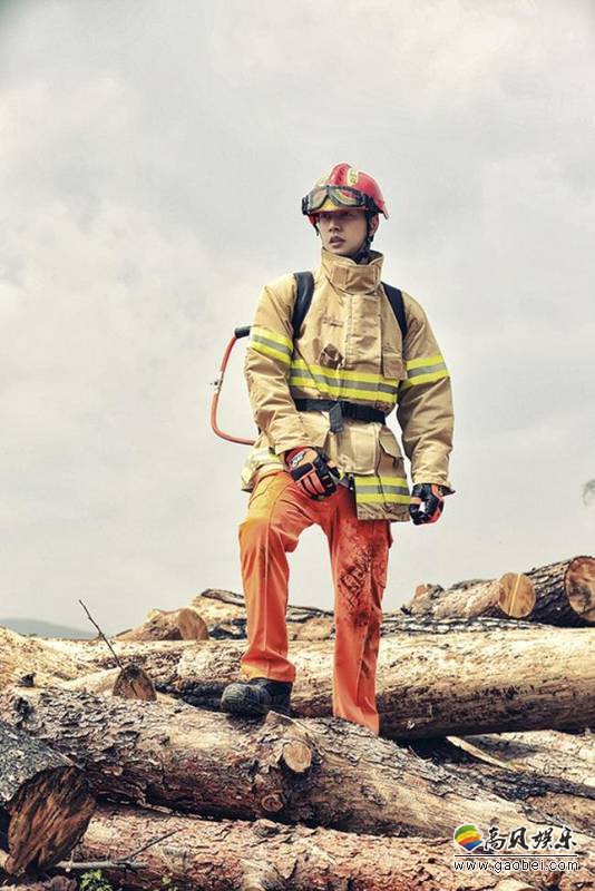 韩国艺人朴海镇在社交网站发布一组KBS2TV电视剧《Forest》拍摄现场照