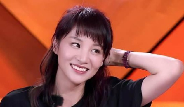 章龄之微博晒出儿子酒酒练字照片，发长文谈“巴掌和枣”分享育儿教育观