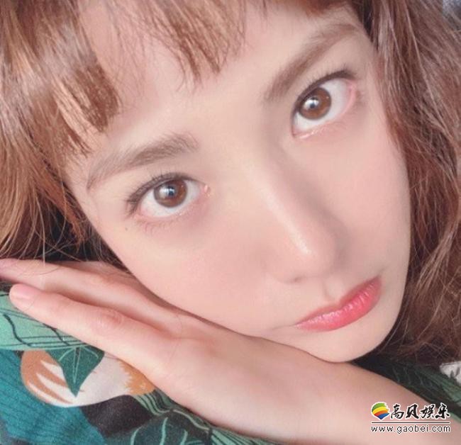 After School林珍娜(Nana)发布了床上自拍照，素颜美貌吸引广大粉丝目光