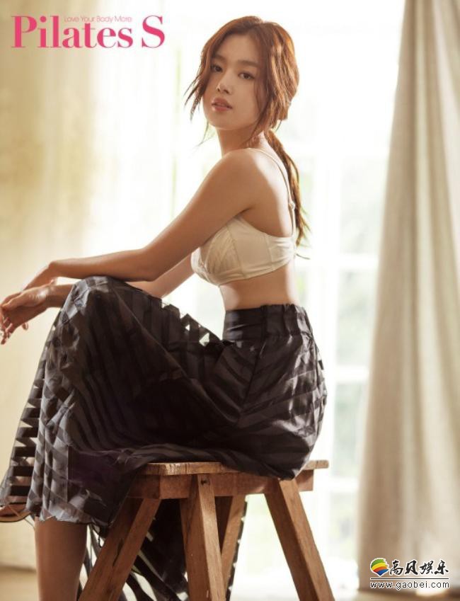 secret韩善花为某杂志拍摄主题写真！展示其常年运动练就的完美比例身材