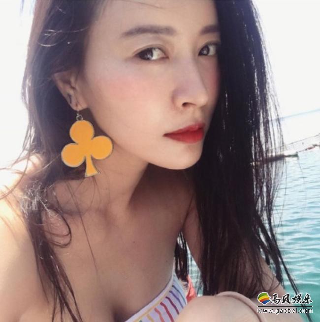 韩国女歌手黄宝泳装照曝光！犀利目光＋性感身材，吸引了广大粉丝的目光
