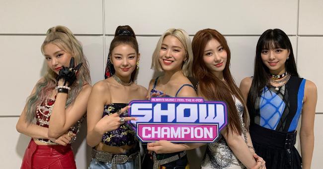 ITZY最近以迷你三辑〈Not Shy〉写下大幅进步好成绩！成功征服音乐节目