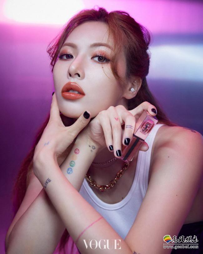 泫雅美妆写真近日在网上曝光，性感“小野马”致命诱惑吸引广大粉丝目光