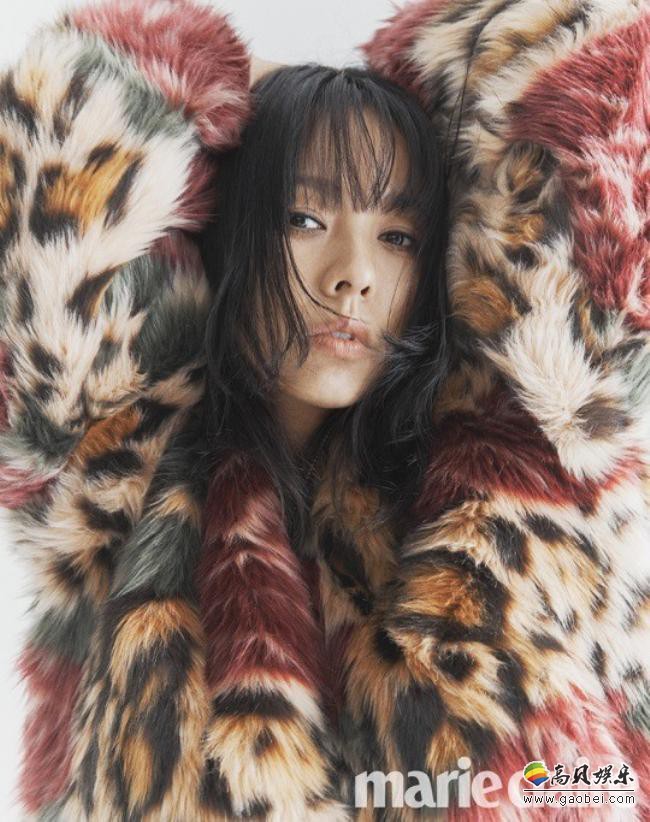 李孝利为某杂志最新一期拍摄时装写真，韩流女神霸气外露，吸引粉丝眼球