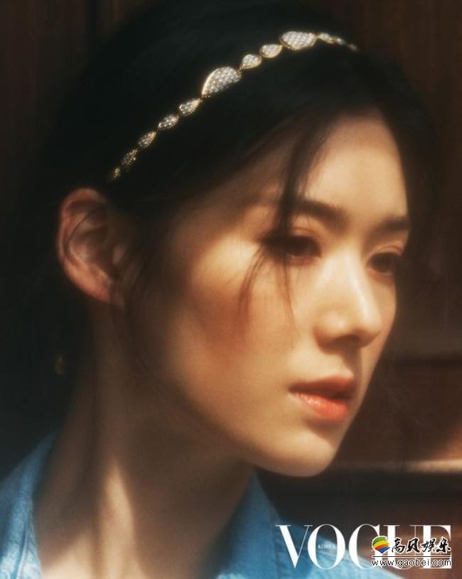 郑恩彩近日受邀为某杂志最新一期拍摄了写真照，朦胧氛围透视出女神气质