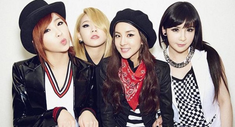 2NE1是在哪年正式出道？该团由几位成员组成？团队名称包含哪些意义？