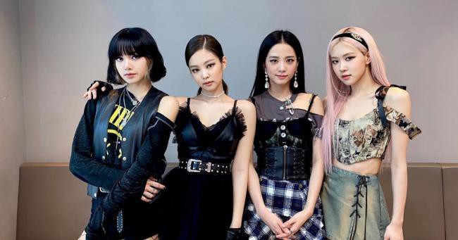 恭喜BLACKPINK再度拿下《人气歌谣》奖杯！成为了10月第三周冠军得主