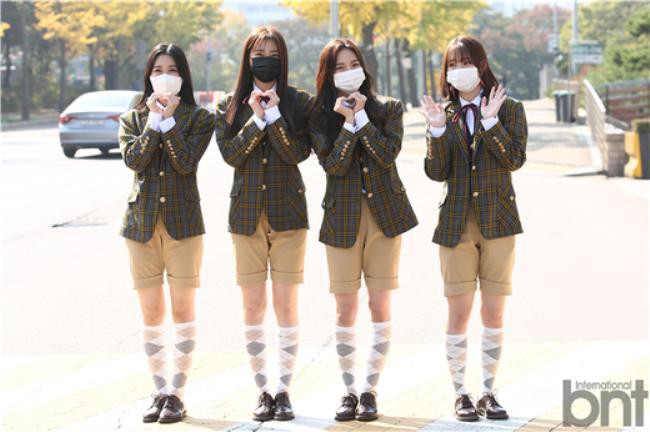 Weeekly女团前往KBS录制「郑恩地的歌谣广场」元气满满的口罩美少女们
