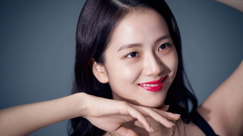 金智秀是哪个女团成员身份出道？早年演艺经历如何？其外貌与实力怎样？