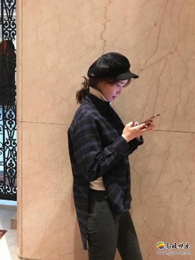 少女时代允儿发布纽约拍摄照片，以其出众美貌和完美身材吸引粉丝的目光