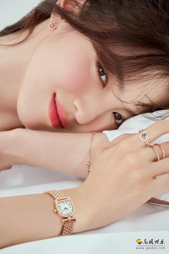 韩素希代言珠宝品牌，拍摄该品牌最新宣传照，独有的恬静知性美吸引眼球