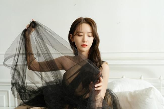 少女时代允儿未公开杂志写真发布到经纪公司官方SNS，吸引广大粉丝目光