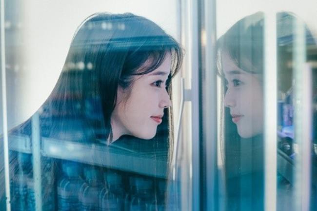 IU成为某网络视频平台新形象代言人拍摄最新宣传广告，灵动活泼气场十足