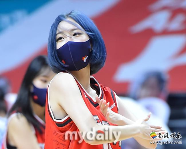 韩国京畿道职业篮球联赛，青春靓丽啦啦队女郎们热舞助阵，引爆现场氛围