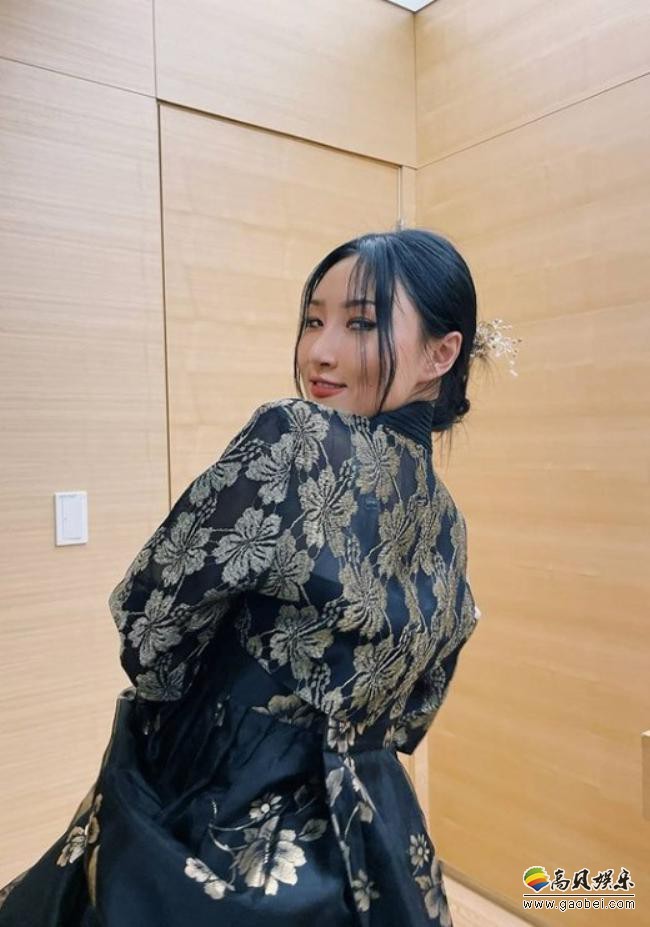 MAMAMOO华莎发布身穿传统服装拍摄照片，身着民族服装吸引粉丝目光