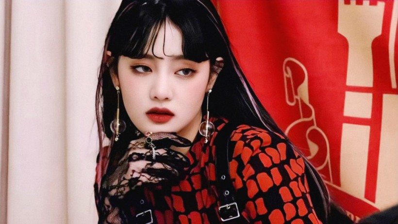 Minnie原名叫什么？她在哪年跟随哪个女团出道？她的何种气质受到瞩目？