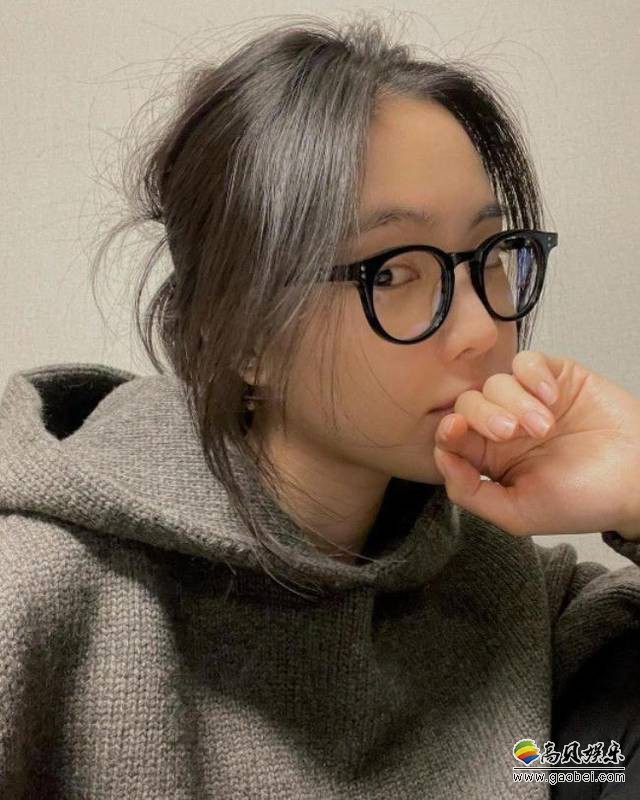 A Pink孙娜恩近日在SNS发布近照，出众的素颜美貌吸引了广大粉丝的目光