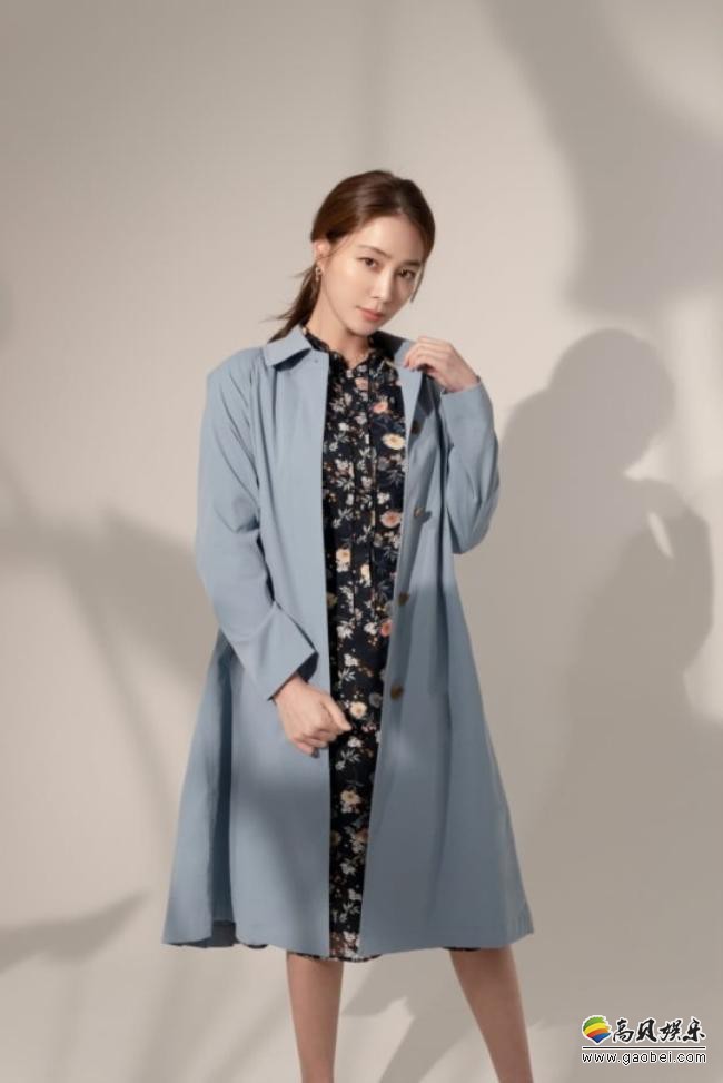 李珉廷近日为代言的女装品牌拍摄一组最新宣传照，知性女人气质扑面而来
