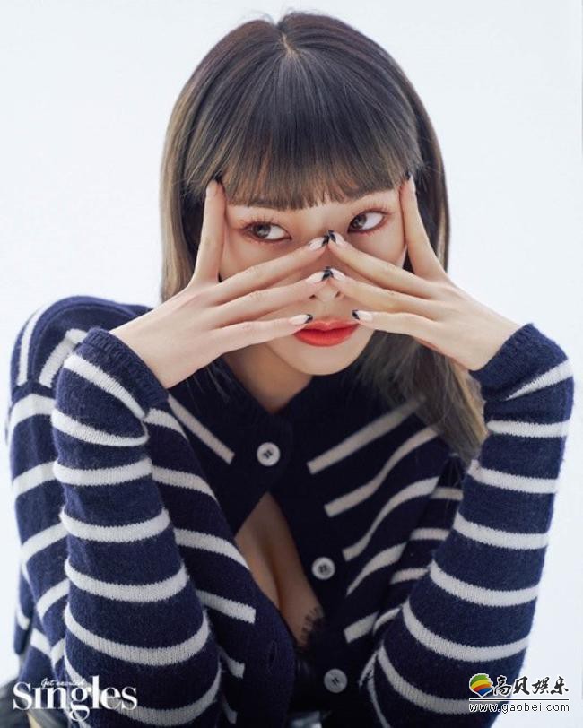 Heize受邀为某杂志最新一期拍摄写真照，展现不同于一般偶像女歌手气质