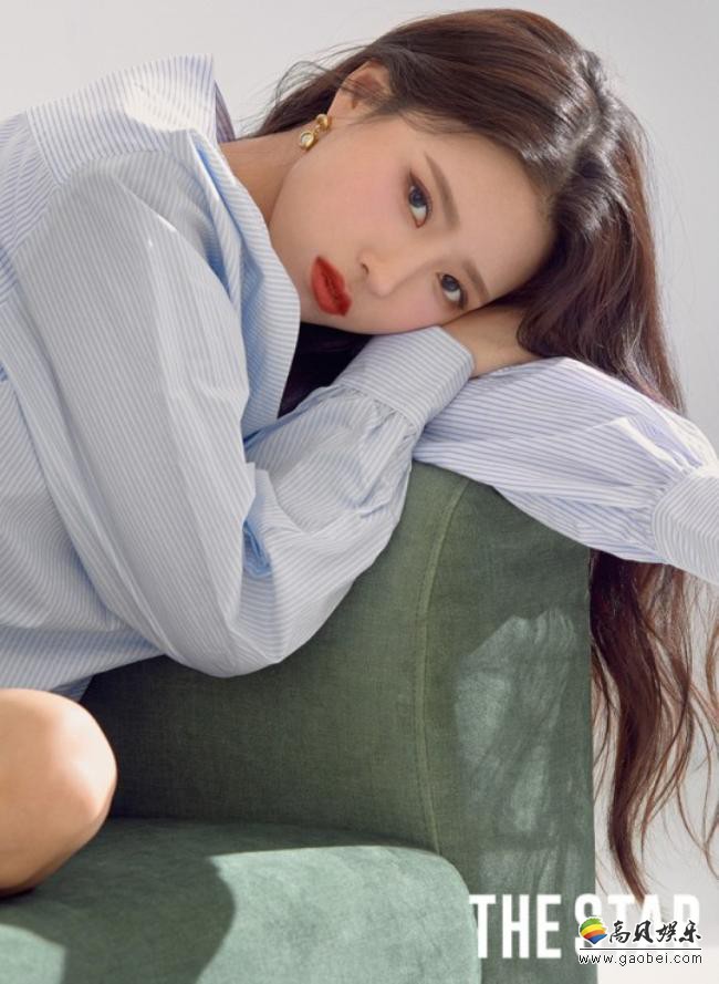 Lovelyz李美珠为某杂志最新一期拍摄写真照，特有的青春时尚感跃然纸上