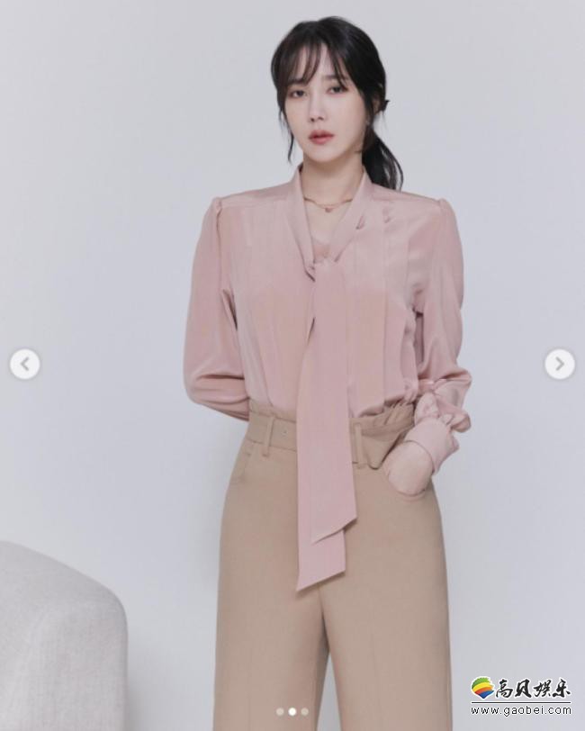 李智雅发布她为代言品牌拍摄最新宣传照，举手投足知性自然美态展露无遗