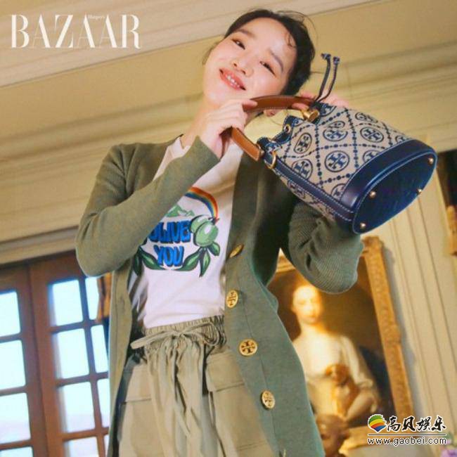 申惠善受邀为某杂志最新一期拍摄写真照，各种女性单品搭配得时尚感十足
