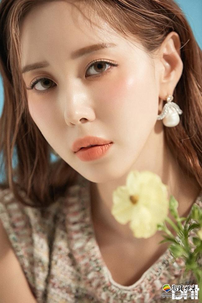 在此次公开写真中！金COCO(金世美)以大胆、优雅的姿态打造出女神光环