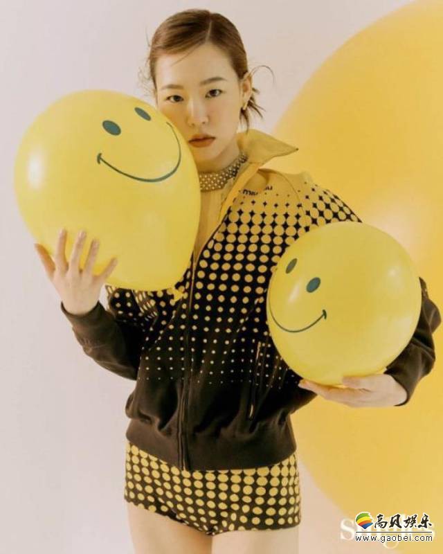 韩艺璃为某杂志最新一期拍摄一组写真照，萌系＋甜美风格！令人眼前一亮