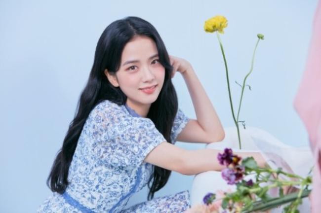BLACKPINK成员JISOO为代言女装拍摄最新宣传照，专属美感＋时尚魅力