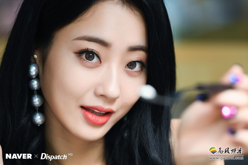 朴景丽出道前曾做谁的伴舞？哪年加入所属女团出道？有何无法抵挡魅力？