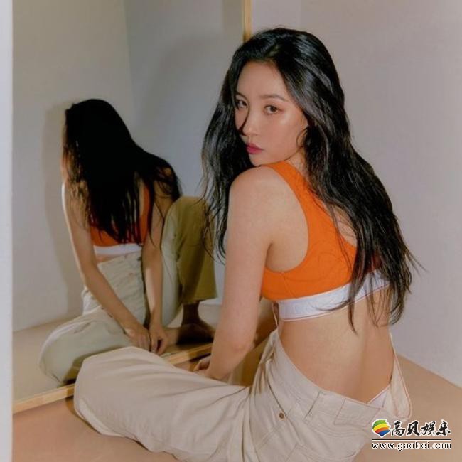 宣美近日发布一组近照展示完美比例身材专属无敌背影杀惊艳眼球