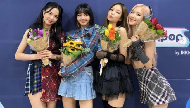 粉丝们关注BLACKPINK成员妈妈，毕竟女儿都这么美，妈妈肯定也是美人