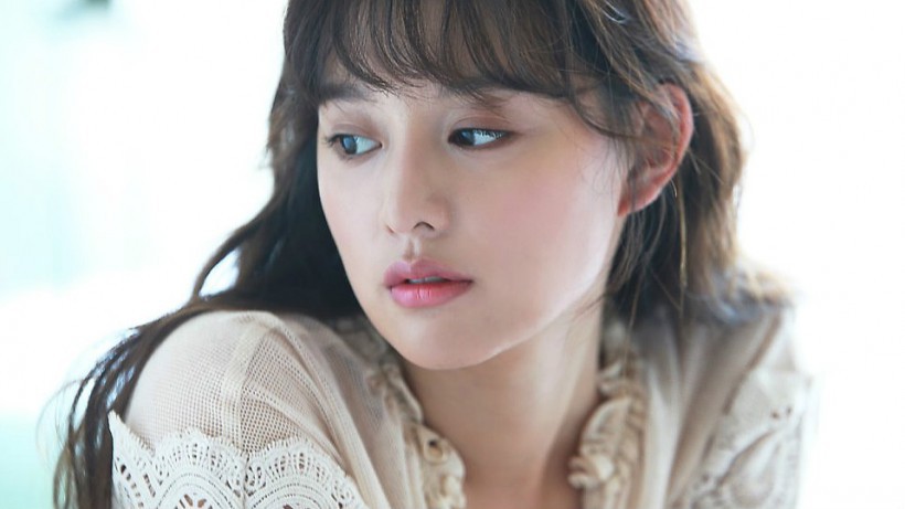 金智媛哪年拍摄某品牌手机广告出道？担任哪部剧情片女主角首登大银幕？