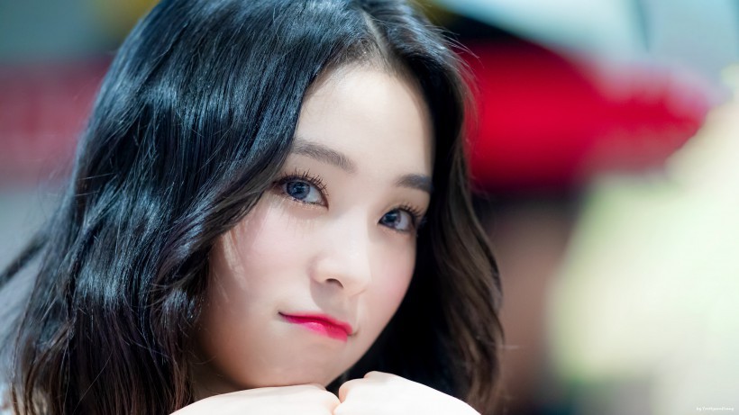 李佳泫是哪个女团副唱、副说唱？哪年正式出道？何时产生成为歌手想法？