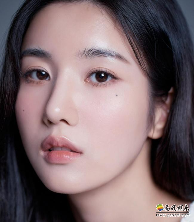 女歌手权恩妃作为SOLO艺人几乎具备完美条件，本次SOLO出道备受瞩目